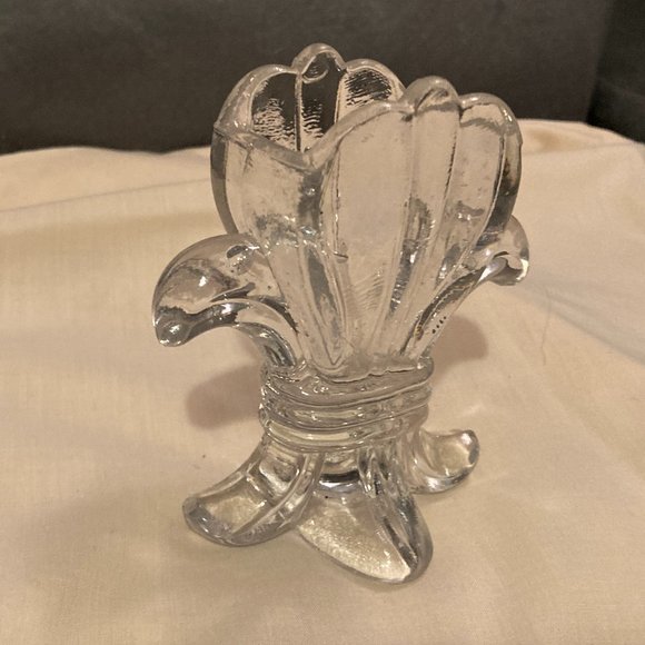 ATQ US GLASS EAPG-1900s Fleur De Lis Pattern Toothpick Holder-4" H & 3.5" W-EUC - Picture 2 of 9